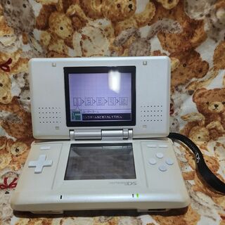 ニンテンドウ(任天堂)のNintendo DS 　ニンテンドーDS NTR-001   A(携帯用ゲーム機本体)
