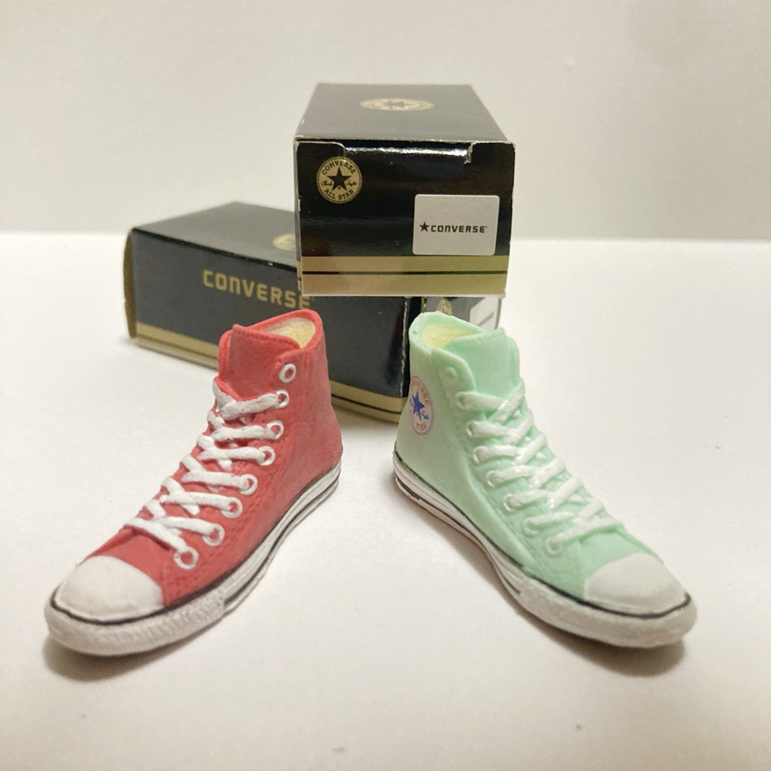 CONVERSE(コンバース)のconverse スニーカー ミニチュア 消しゴム 2個セット インテリア/住まい/日用品の文房具(消しゴム/修正テープ)の商品写真