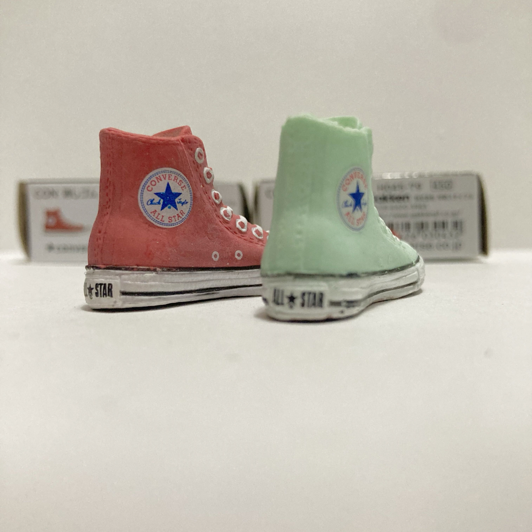 CONVERSE(コンバース)のconverse スニーカー ミニチュア 消しゴム 2個セット インテリア/住まい/日用品の文房具(消しゴム/修正テープ)の商品写真