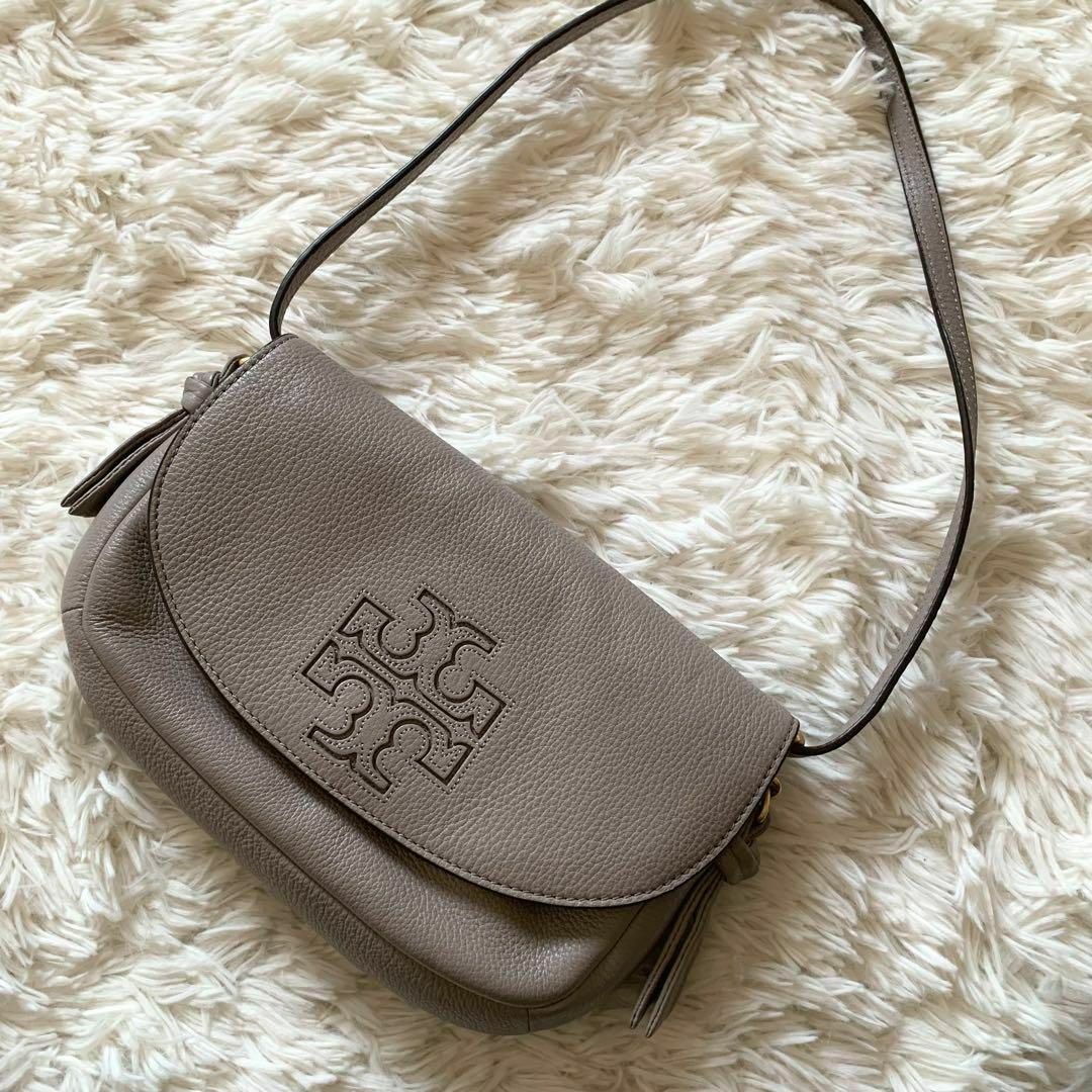 Tory Burch(トリーバーチ)の未使用級✨トリーバーチ ショルダーバッグ チェーン ロゴ レザー 型押し グレー レディースのバッグ(ショルダーバッグ)の商品写真