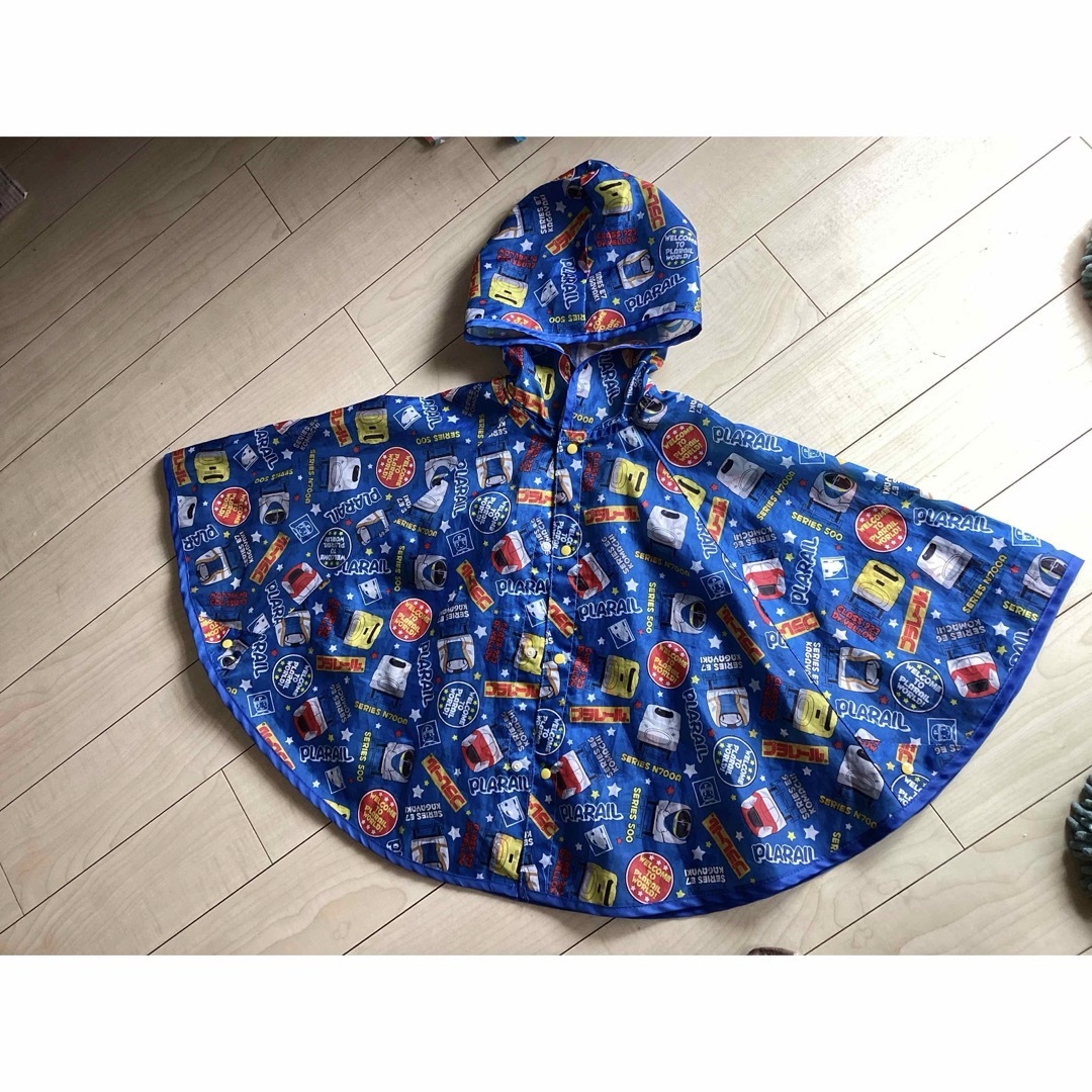 キッズ　ポンチョ　プラレール　ボーイズ　男の子 キッズ/ベビー/マタニティのキッズ服男の子用(90cm~)(ジャケット/上着)の商品写真