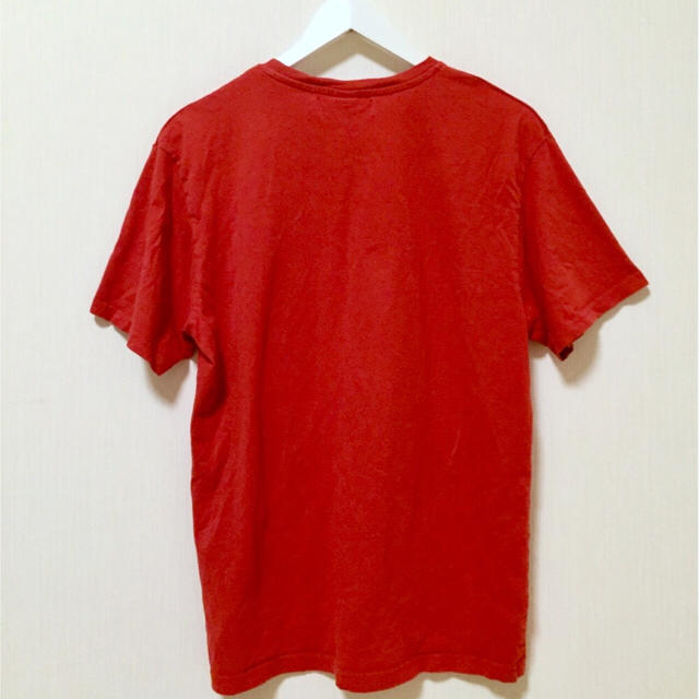 H&M(エイチアンドエム)の【H&M】レッド 半袖ティーシャツ Tーシャツ メンズのトップス(Tシャツ/カットソー(半袖/袖なし))の商品写真