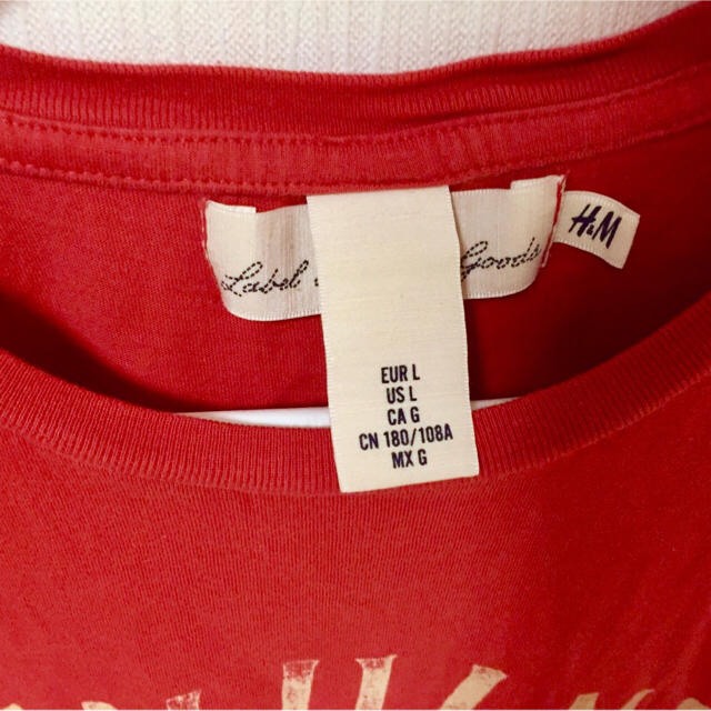 H&M(エイチアンドエム)の【H&M】レッド 半袖ティーシャツ Tーシャツ メンズのトップス(Tシャツ/カットソー(半袖/袖なし))の商品写真