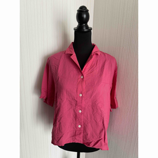 ユニクロ(UNIQLO)のUNIQLO ユニクロ　リネンブレンドオープンカラーシャツ（半袖）　pink(シャツ/ブラウス(長袖/七分))