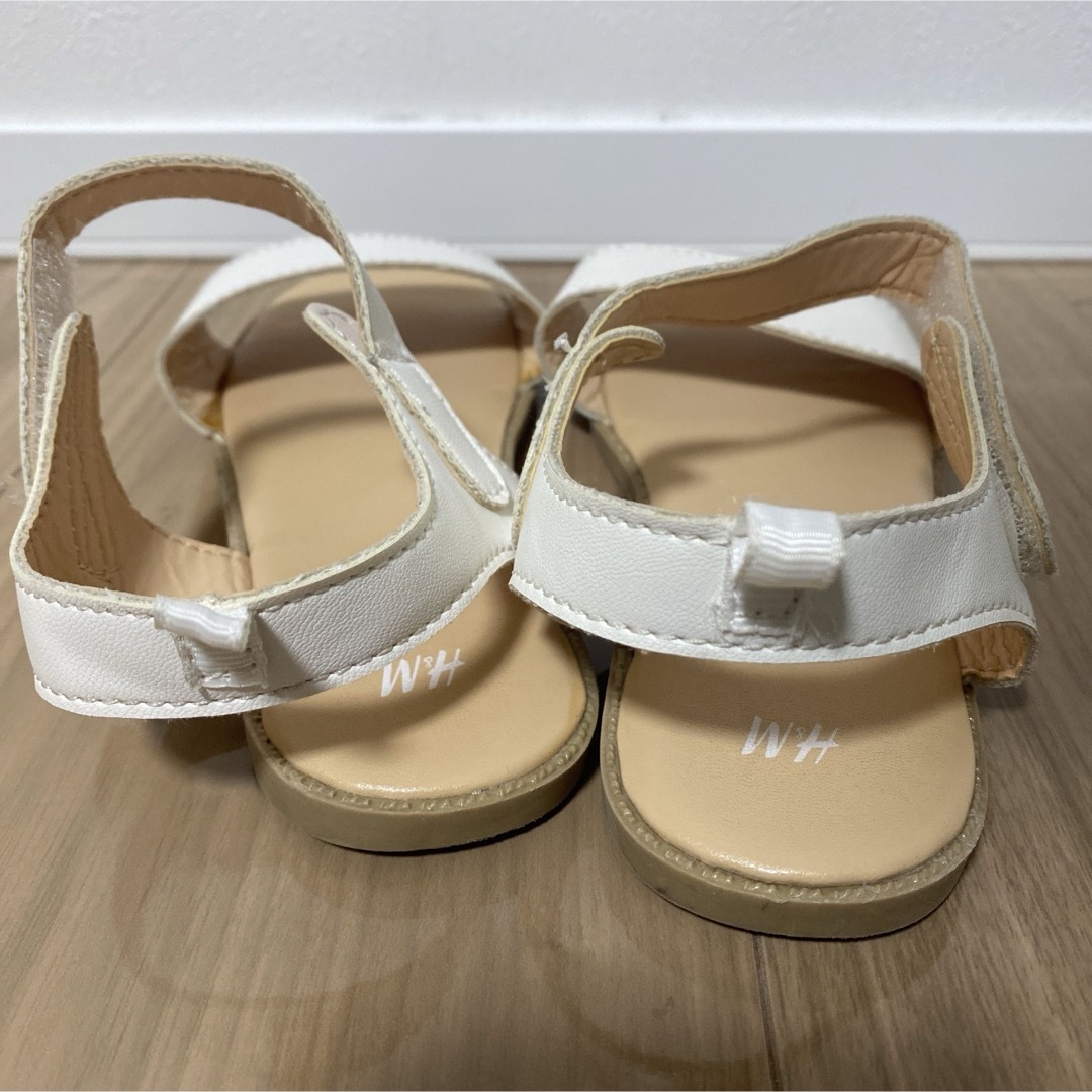 H&M(エイチアンドエム)の21〜22cm シンプルサンダル H&M 白 キッズ/ベビー/マタニティのキッズ靴/シューズ(15cm~)(サンダル)の商品写真
