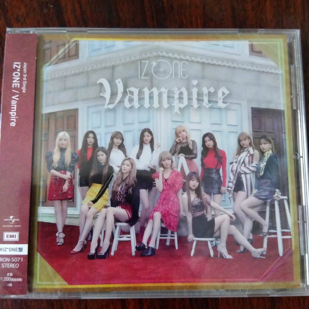 IZ*ONE(アイズワン)のＶａｍｐｉｒｅ （ＷＩＺ＊ＯＮＥ盤） ＩＺ＊ＯＮＥ　アイズワン　オマケ付き エンタメ/ホビーのCD(K-POP/アジア)の商品写真