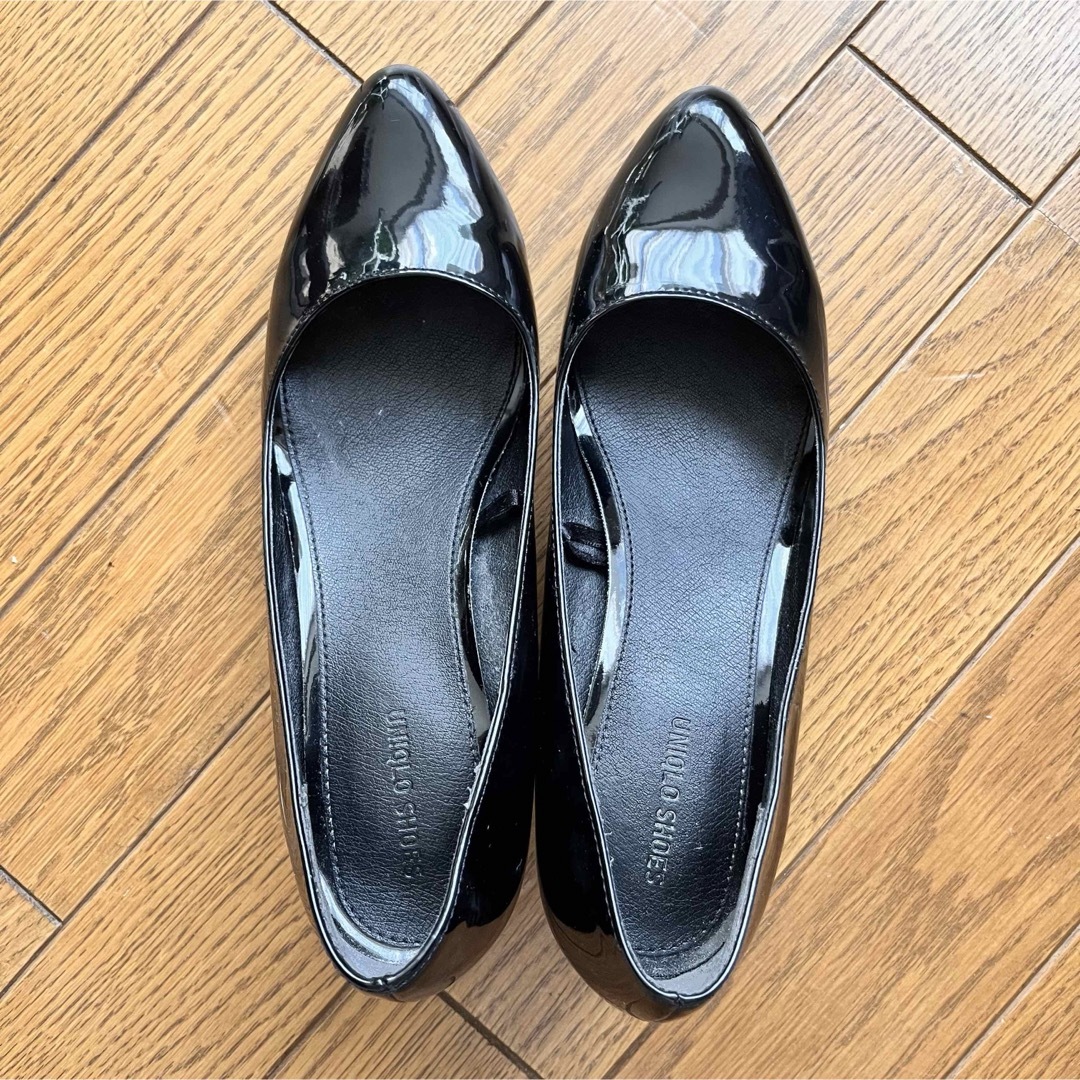 UNIQLO(ユニクロ)のユニクロ　エナメルパンプス　黒 レディースの靴/シューズ(ハイヒール/パンプス)の商品写真