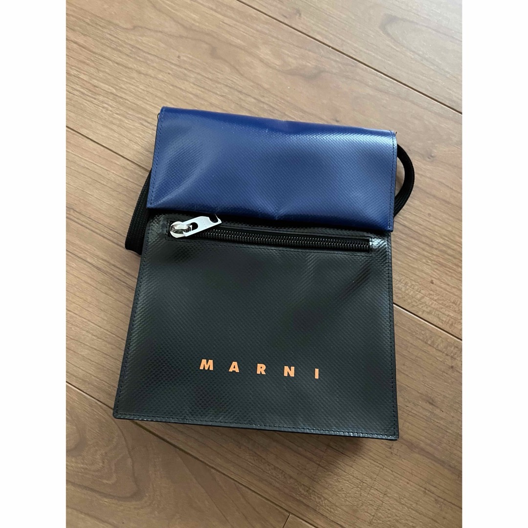 Marni(マルニ)のMARNI ブルー＆ブラック TRIBECAショルダーバッグ レディースのバッグ(ショルダーバッグ)の商品写真