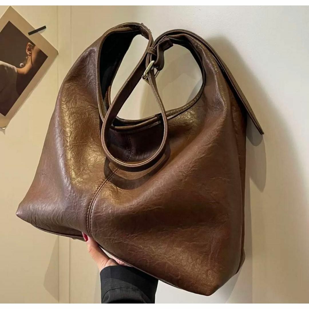 ブラウン　肩掛けハンドバッグ　インナーポーチ付き　長さ調整可能 レディースのバッグ(トートバッグ)の商品写真