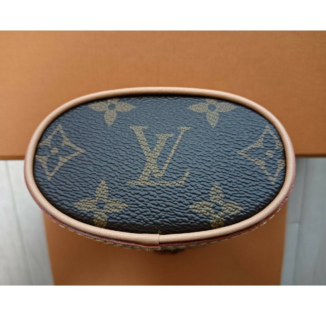 LOUIS VUITTON(ルイヴィトン)のルイヴィトン モノグラム フォールドミー ポーチ スマートフォンケース レディースのバッグ(ショルダーバッグ)の商品写真