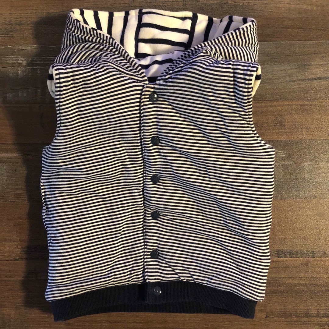 PETIT BATEAU(プチバトー)のプチバトー  ボーダーリバーシブルベスト　86cm キッズ/ベビー/マタニティのキッズ服男の子用(90cm~)(ジャケット/上着)の商品写真