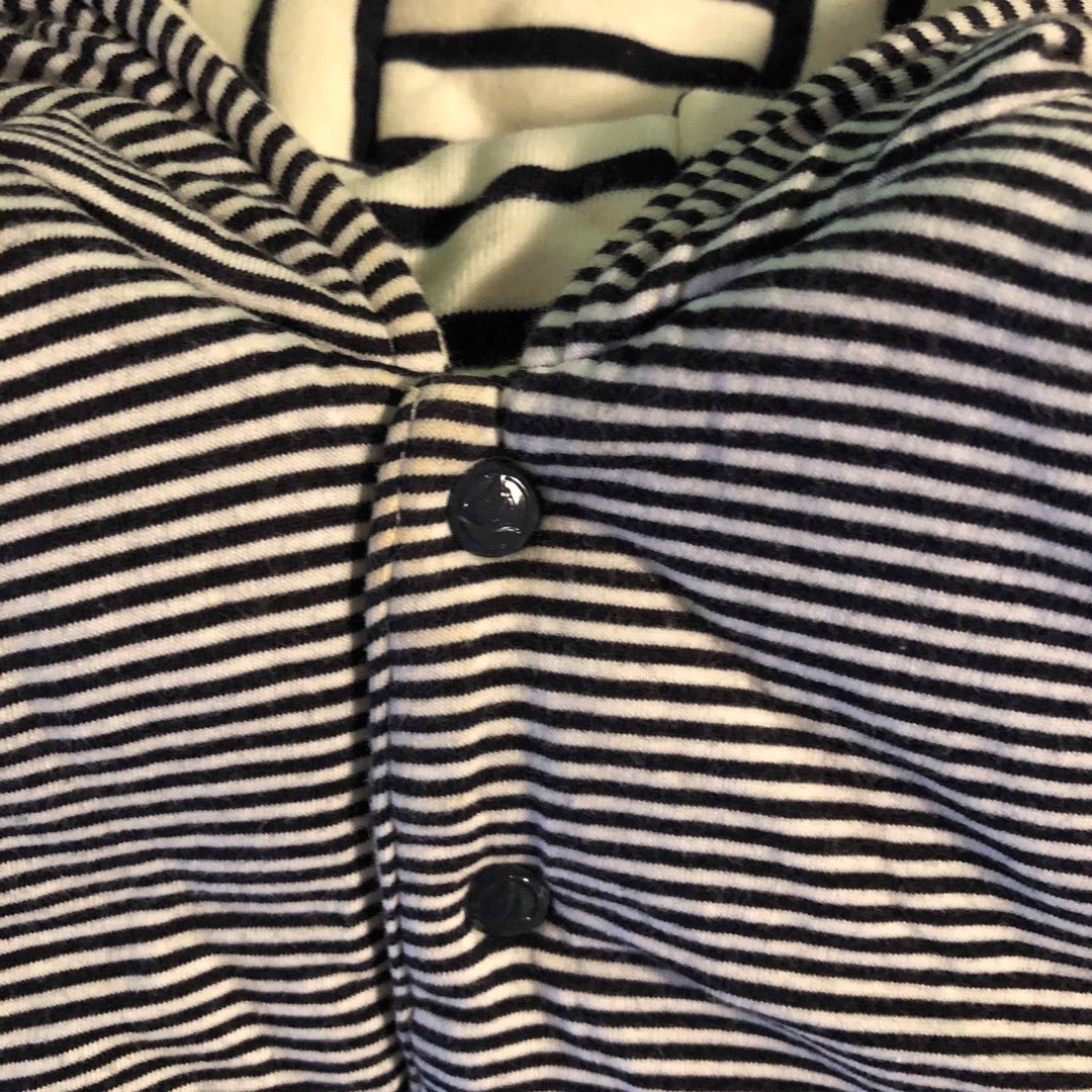 PETIT BATEAU(プチバトー)のプチバトー  ボーダーリバーシブルベスト　86cm キッズ/ベビー/マタニティのキッズ服男の子用(90cm~)(ジャケット/上着)の商品写真