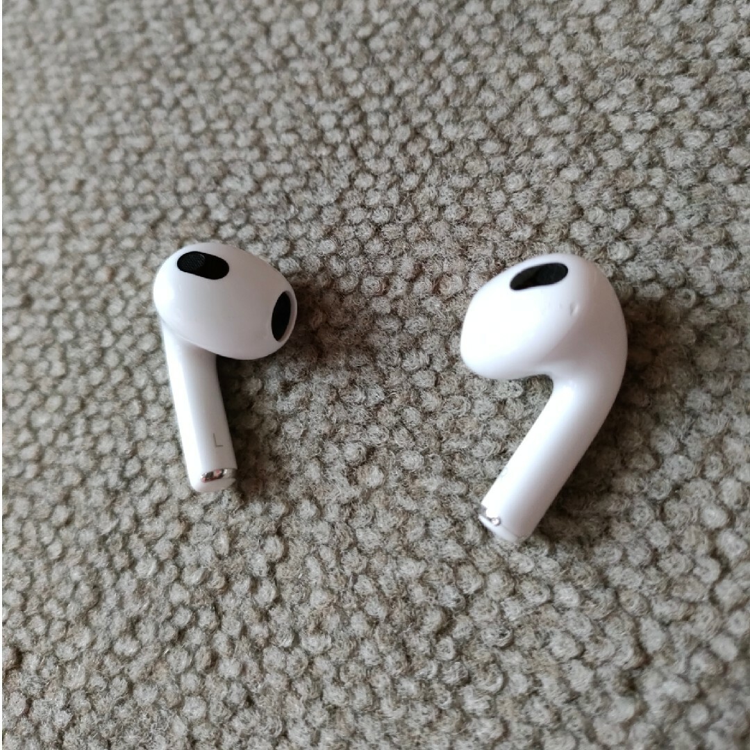 Apple(アップル)のApple AirPods 第3世代 エアーポッズ ワイヤレスイヤホン スマホ/家電/カメラのオーディオ機器(ヘッドフォン/イヤフォン)の商品写真