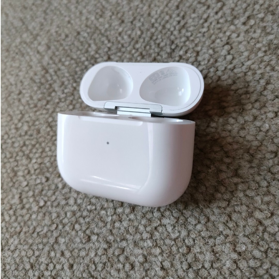 Apple(アップル)のApple AirPods 第3世代 エアーポッズ ワイヤレスイヤホン スマホ/家電/カメラのオーディオ機器(ヘッドフォン/イヤフォン)の商品写真