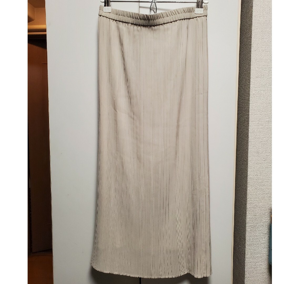 UNIQLO(ユニクロ)のUNIQLO　プリーツスカート　Msize　ベージュ レディースのスカート(ロングスカート)の商品写真