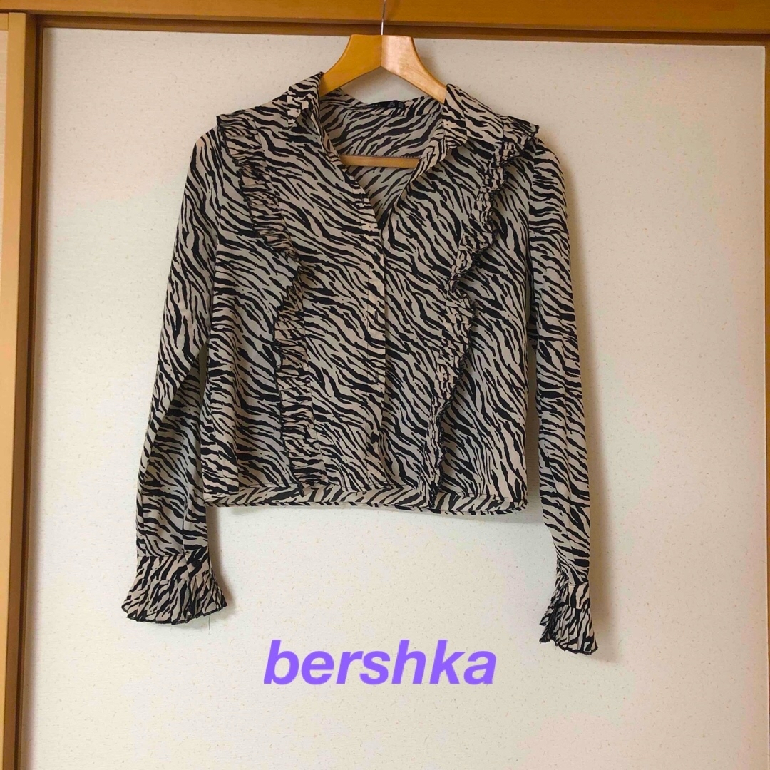 Bershka(ベルシュカ)のべシュカ　ゼブラ柄ブラウス　新品⭐︎ レディースのトップス(シャツ/ブラウス(長袖/七分))の商品写真