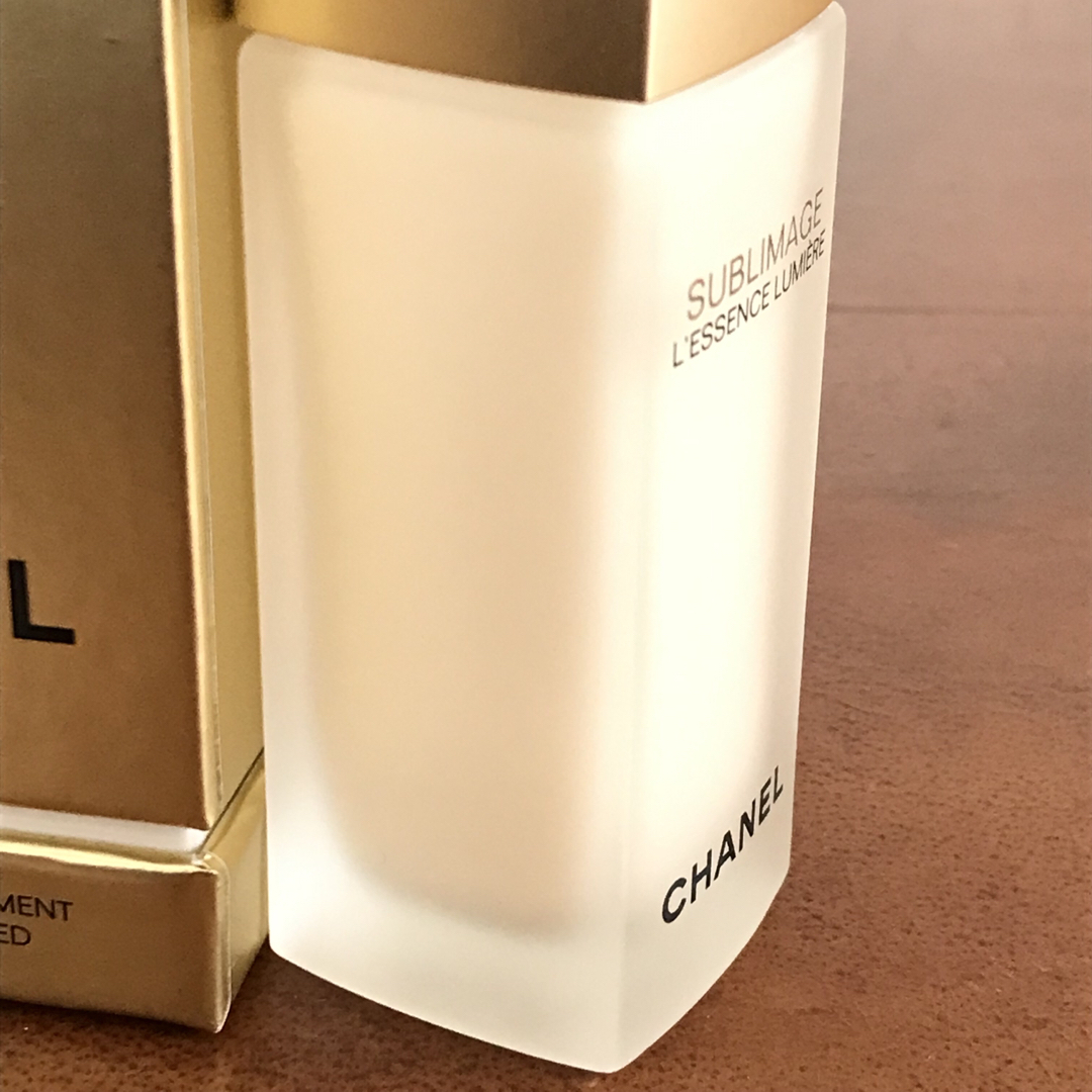 CHANEL(シャネル)のシャネル サブリマージュ レサンス ルミエール　40ml 美容液 未使用 コスメ/美容のスキンケア/基礎化粧品(美容液)の商品写真