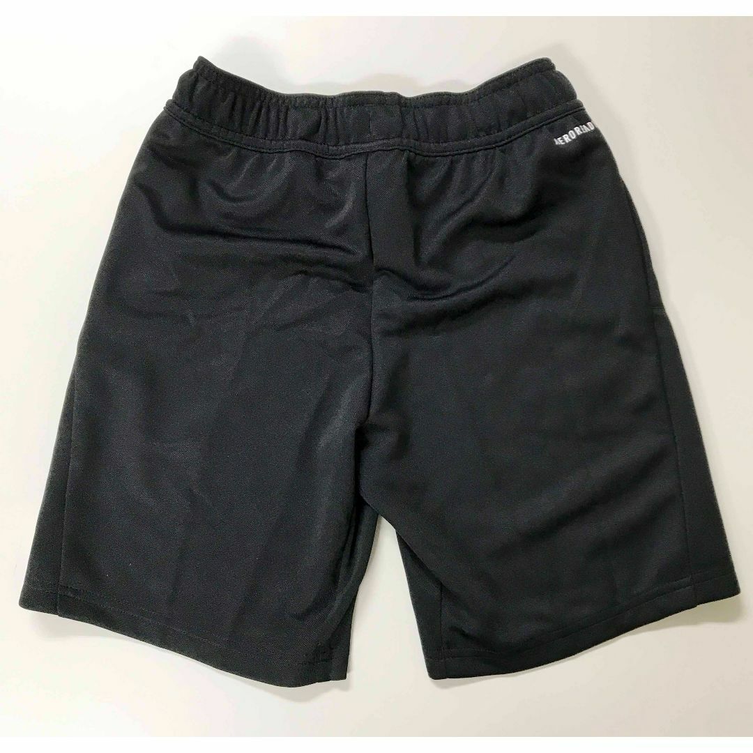 adidas(アディダス)の新品 140 ★ adidas アディダス ジュニア ビッグロゴ ハーフパンツ キッズ/ベビー/マタニティのキッズ服男の子用(90cm~)(パンツ/スパッツ)の商品写真