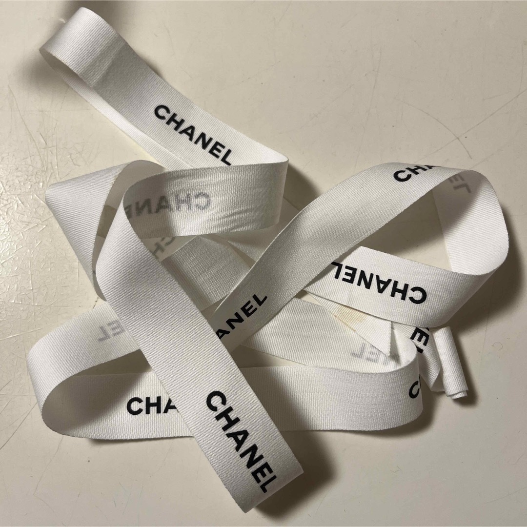 CHANEL(シャネル)のCHANEL シャネル リボン ギフト ラッピング 白 ホワイト ロゴ レディースのファッション小物(その他)の商品写真
