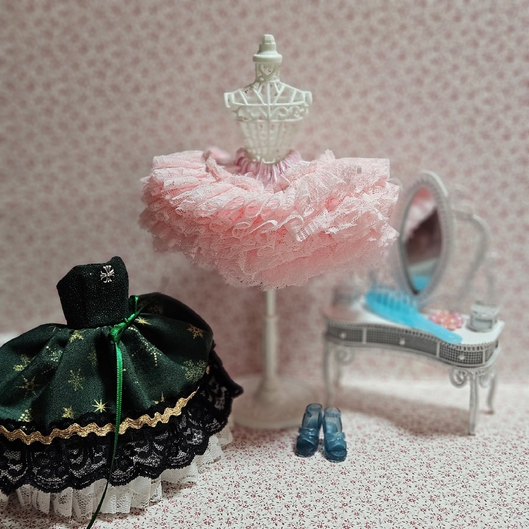 リカちゃん　ハンドメイド　アンダーレーススカート　ピンク ハンドメイドのぬいぐるみ/人形(その他)の商品写真