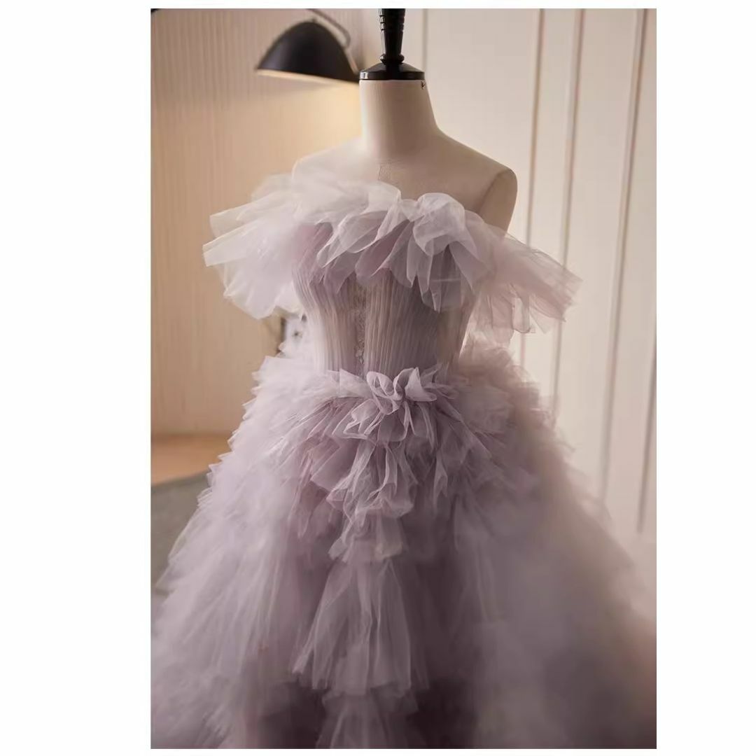 もこもこドレス パープル カラードレス ベアトップ 背中見せ ラッフルフリル前撮 レディースのフォーマル/ドレス(ウェディングドレス)の商品写真