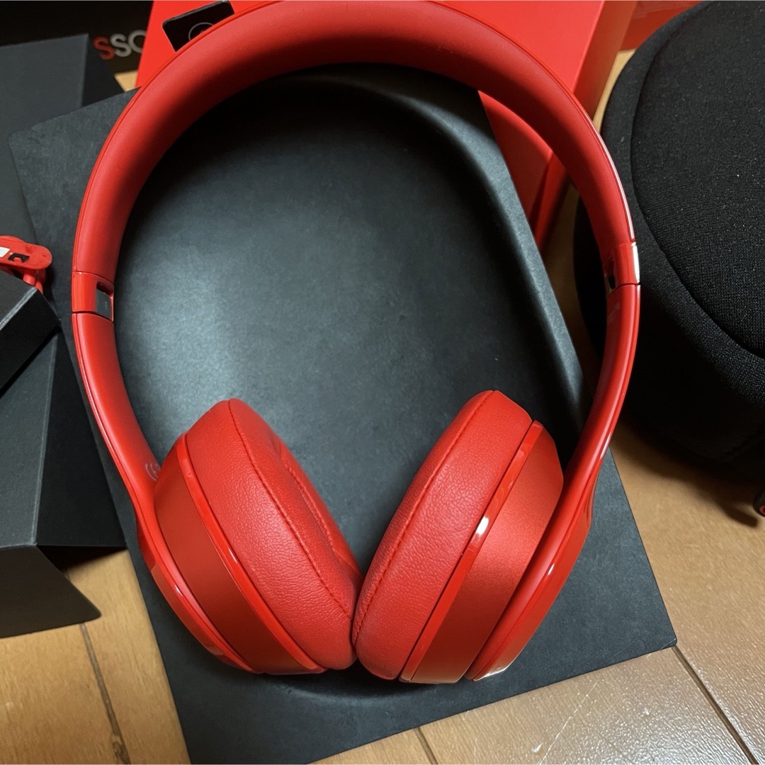 Beats(ビーツ)の【訳あり】Beats ビーツ ヘッドホン solo2 スマホ/家電/カメラのオーディオ機器(ヘッドフォン/イヤフォン)の商品写真