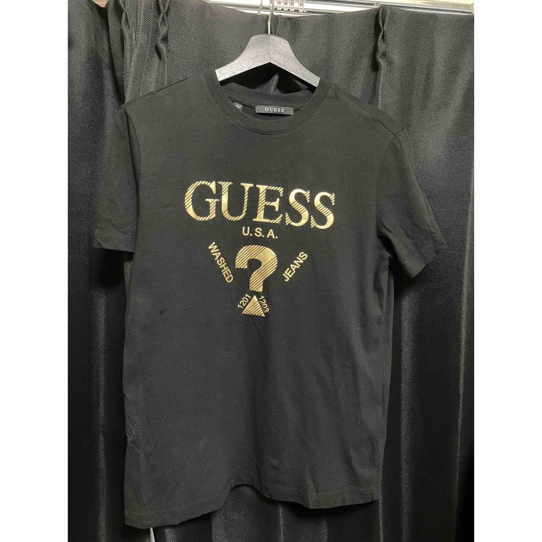 GUESS(ゲス)のGUESS 黒金　Tシャツ　ゲス　送料込み　美品 メンズのトップス(Tシャツ/カットソー(半袖/袖なし))の商品写真