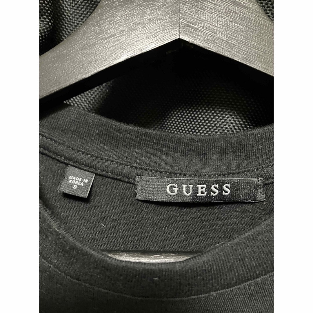 GUESS(ゲス)のGUESS 黒金　Tシャツ　ゲス　送料込み　美品 メンズのトップス(Tシャツ/カットソー(半袖/袖なし))の商品写真