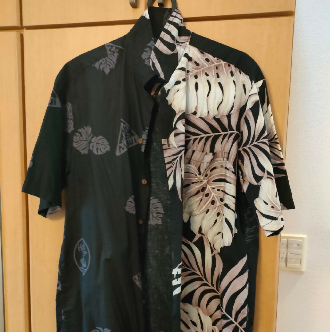 アロハシャツ　黒　MADE IN HAWAII メンズのトップス(シャツ)の商品写真
