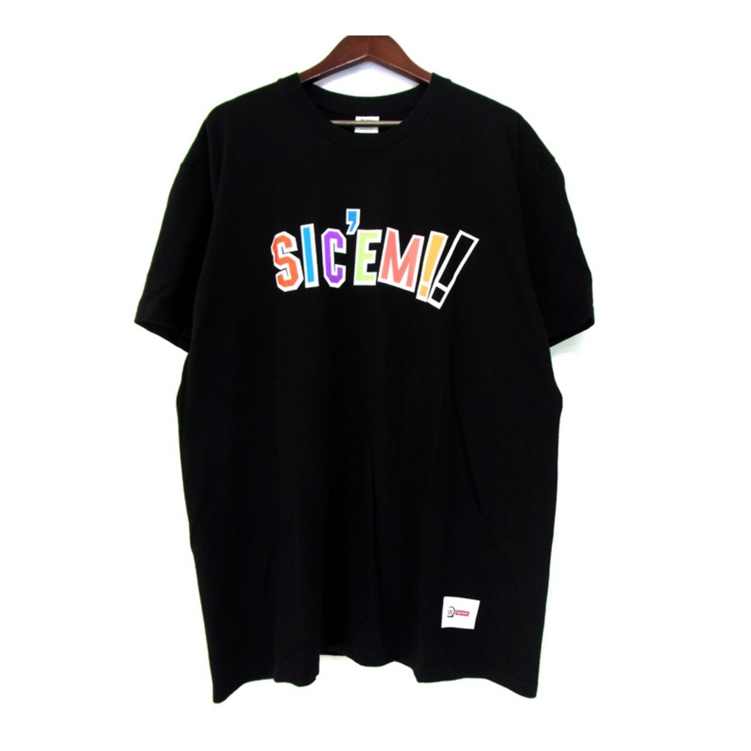 Supreme(シュプリーム)のシュプリーム Supreme × ダブルタップス WTAPS ■ 【 Sic'em! Tee Black 】 ロゴ プリント シリエム 半袖 Tシャツ n5613 メンズのトップス(Tシャツ/カットソー(半袖/袖なし))の商品写真