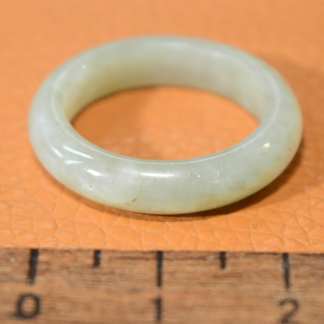J1298　ヒスイ　翡翠　リング　指輪　14号　ミャンマー　ジェイド　送料込 レディースのアクセサリー(リング(指輪))の商品写真