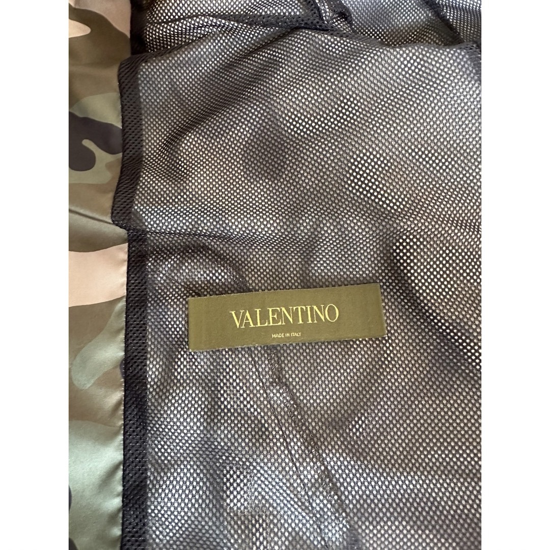 VALENTINO(ヴァレンティノ)のVALENTINO ナイロンパーカー ブルゾン メンズのジャケット/アウター(ブルゾン)の商品写真