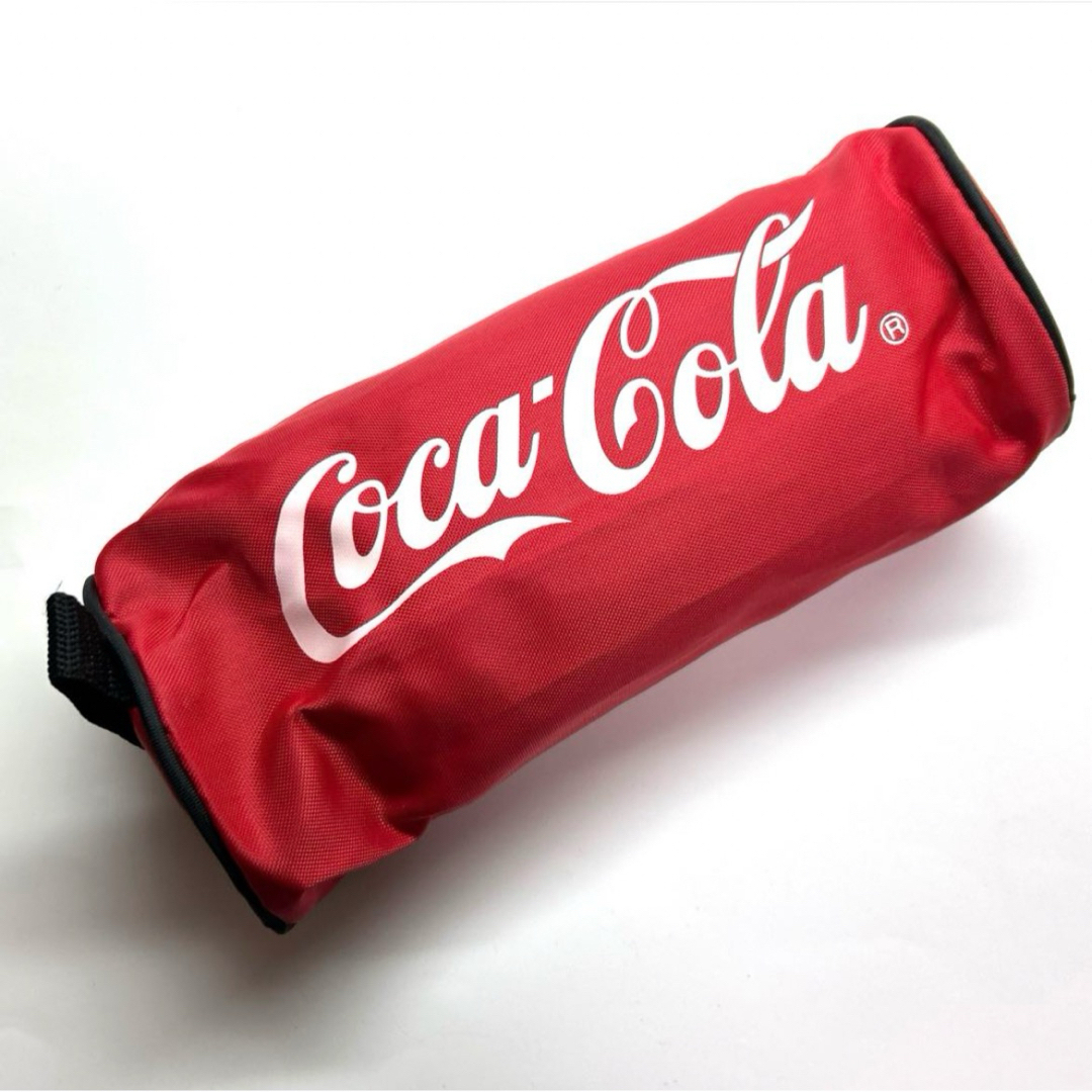 コカ・コーラ(コカコーラ)のコカコーラ　マルチポーチ筒型　ペットボトルボルダー レディースのファッション小物(ポーチ)の商品写真