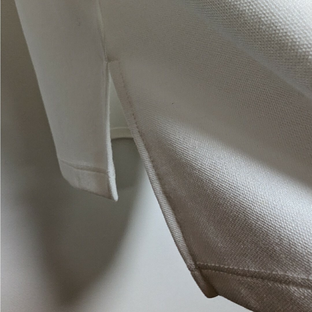 Yurari  トップス白　Mサイズ レディースのトップス(Tシャツ(半袖/袖なし))の商品写真