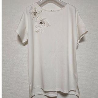 Yurari  トップス白　Mサイズ(Tシャツ(半袖/袖なし))