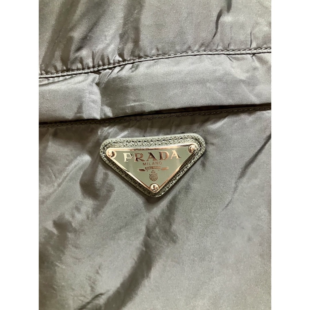 PRADA(プラダ)のPRADA 三角ロゴ　ナイロンパーカー メンズのジャケット/アウター(ナイロンジャケット)の商品写真