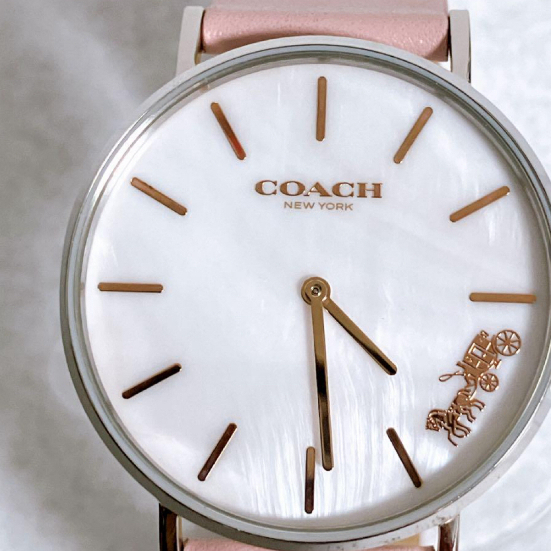 COACH(コーチ)のCOACHコーチ レディース腕時計　PERRYペリー ピンク馬車ピンク美品 レディースのファッション小物(腕時計)の商品写真