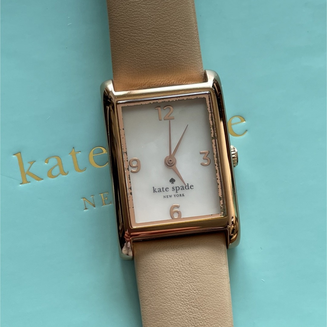 kate spade new york(ケイトスペードニューヨーク)のケイトスペード　時計　ベージュ×ゴールド レディースのファッション小物(腕時計)の商品写真