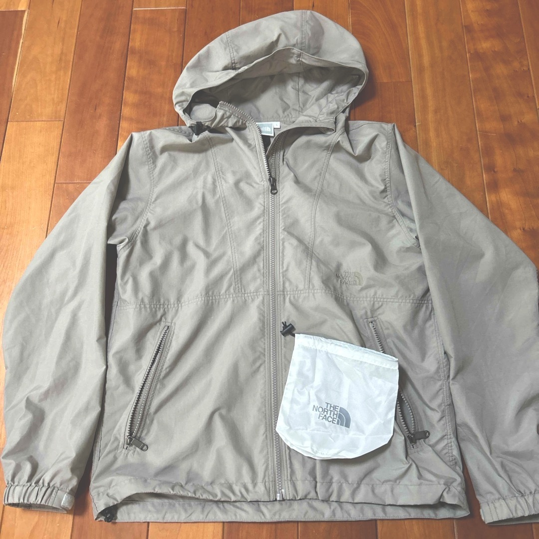 THE NORTH FACE(ザノースフェイス)の★美品★ ノースフェイス　コンパクトジャケット　グレー　Lサイズ レディースのジャケット/アウター(ナイロンジャケット)の商品写真