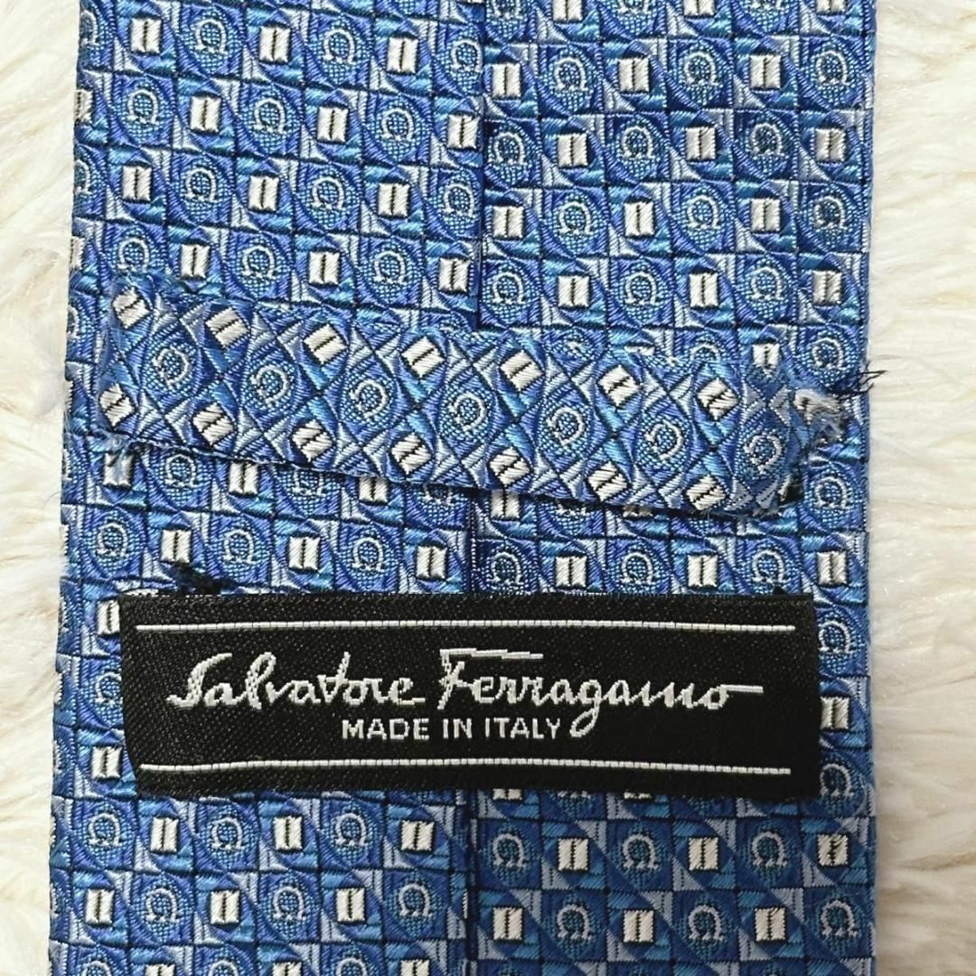 Salvatore Ferragamo(サルヴァトーレフェラガモ)のSalvatore Ferragamo レギュラータイ ブルー　シルク　ドット メンズのファッション小物(ネクタイ)の商品写真