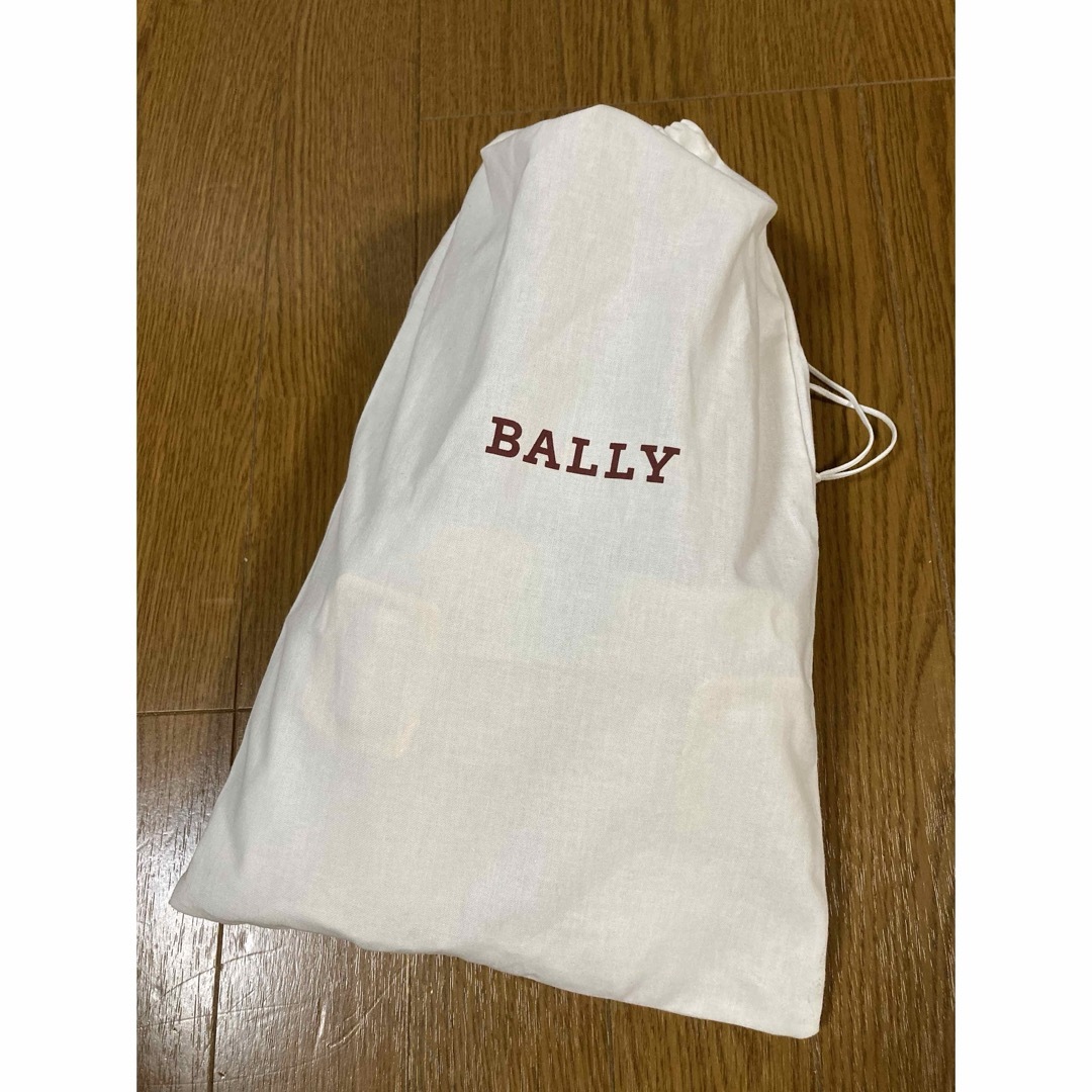 Bally(バリー)のBALLY ボーンレザースタッズ ベルテッドフラットロゴバックルフラットシューズ レディースの靴/シューズ(ミュール)の商品写真