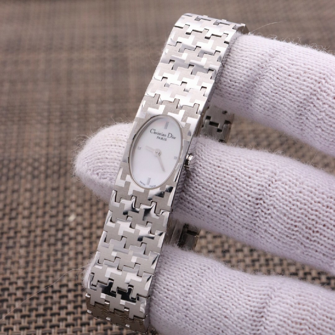Christian Dior(クリスチャンディオール)の付属品付き【新品電池】ChristianDior D70-100/ホワイトシェル レディースのファッション小物(腕時計)の商品写真