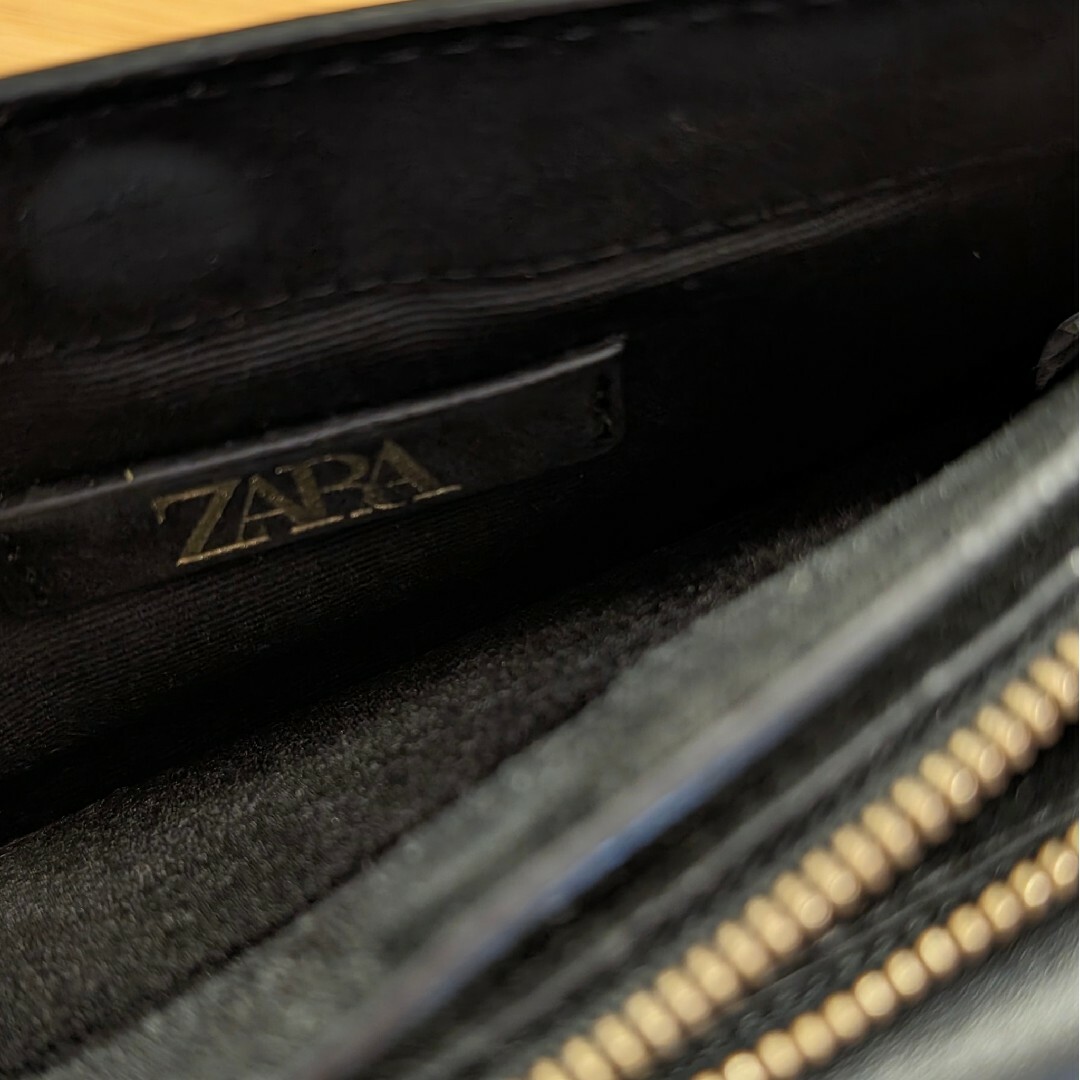 ZARA(ザラ)のZARA フリンジレザーベルトバッグ クロスボディバッグ レディースのバッグ(ボディバッグ/ウエストポーチ)の商品写真
