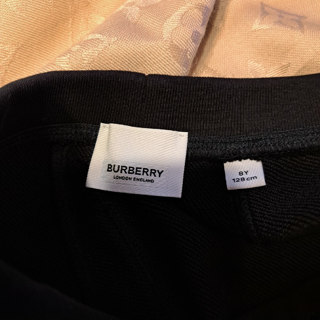 BURBERRY(バーバリー)のBURBERRYキッズ　128センチ キッズ/ベビー/マタニティのキッズ服男の子用(90cm~)(パンツ/スパッツ)の商品写真