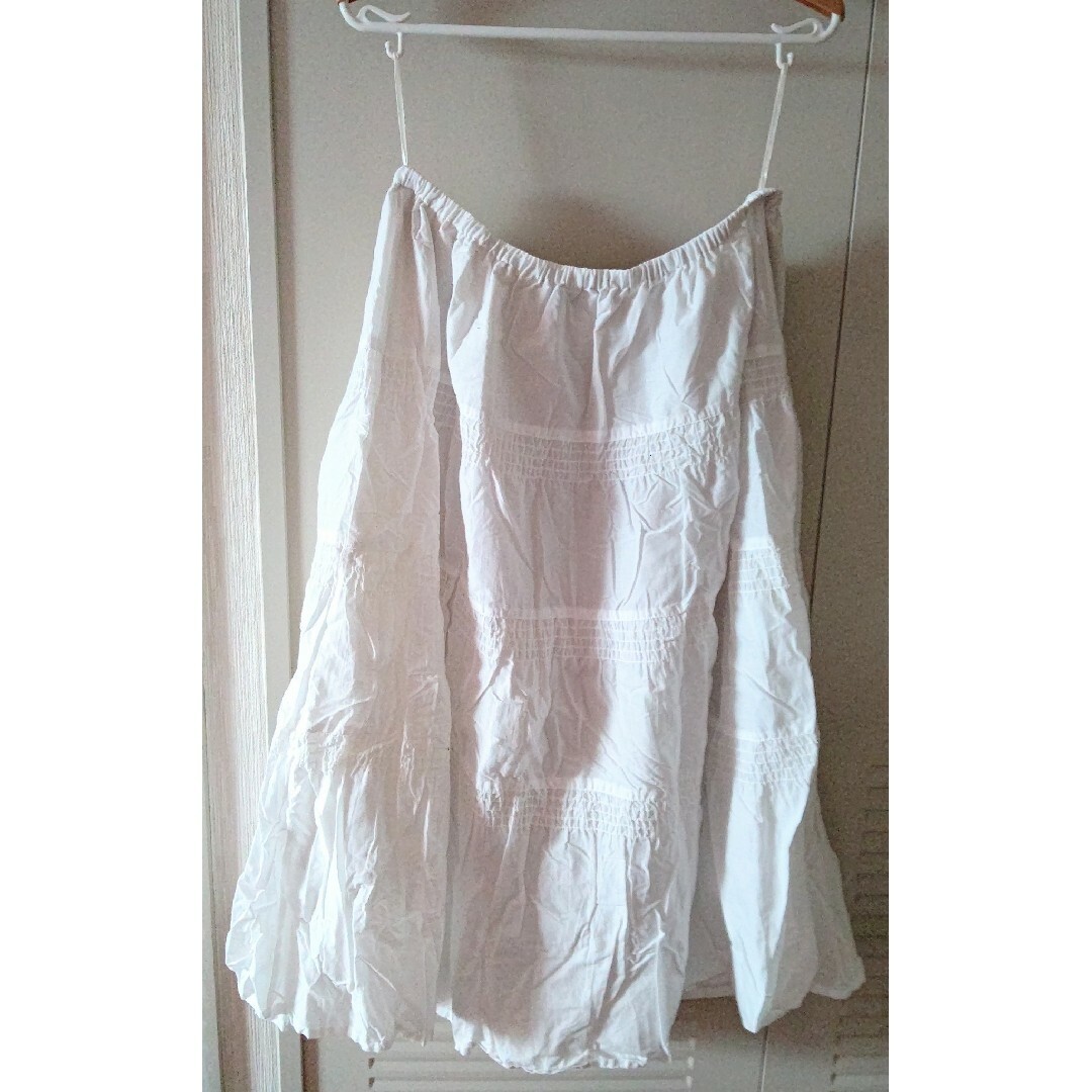 GU(ジーユー)のGU ティアード ロングフレアスカート 白 ベージュ裏地付き XL レディースのスカート(ロングスカート)の商品写真