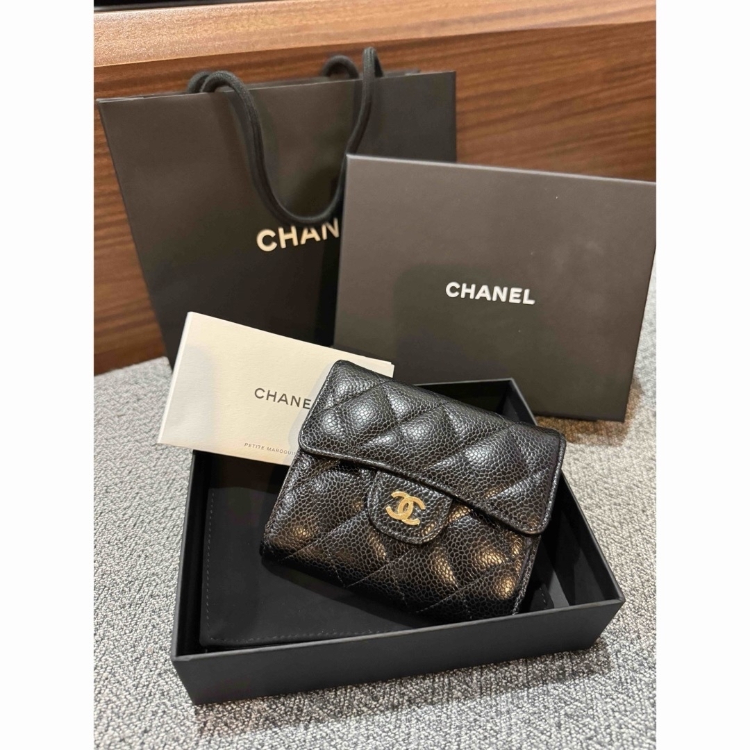 CHANEL(シャネル)のCHANEL シャネル  クラシック キャビアスキン  レディース 三つ折り財布 レディースのファッション小物(財布)の商品写真