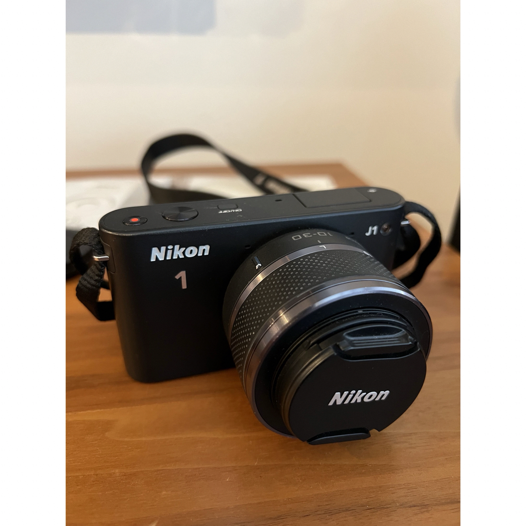 Nikon(ニコン)のNikon j1 標準ズームレンズ スマホ/家電/カメラのカメラ(コンパクトデジタルカメラ)の商品写真