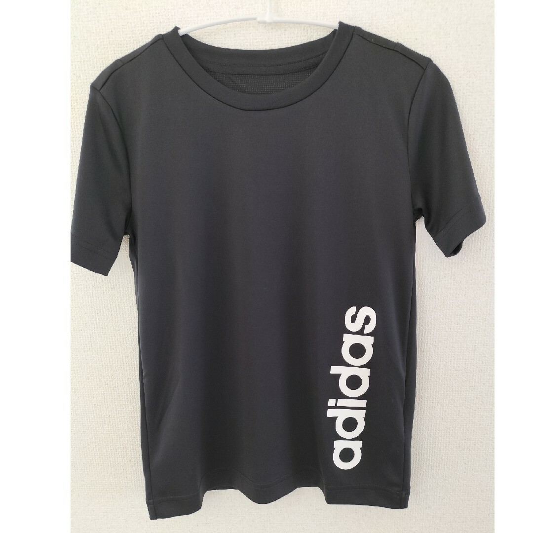 adidas(アディダス)のadidasTシャツ【１３０cm】 キッズ/ベビー/マタニティのキッズ服男の子用(90cm~)(Tシャツ/カットソー)の商品写真