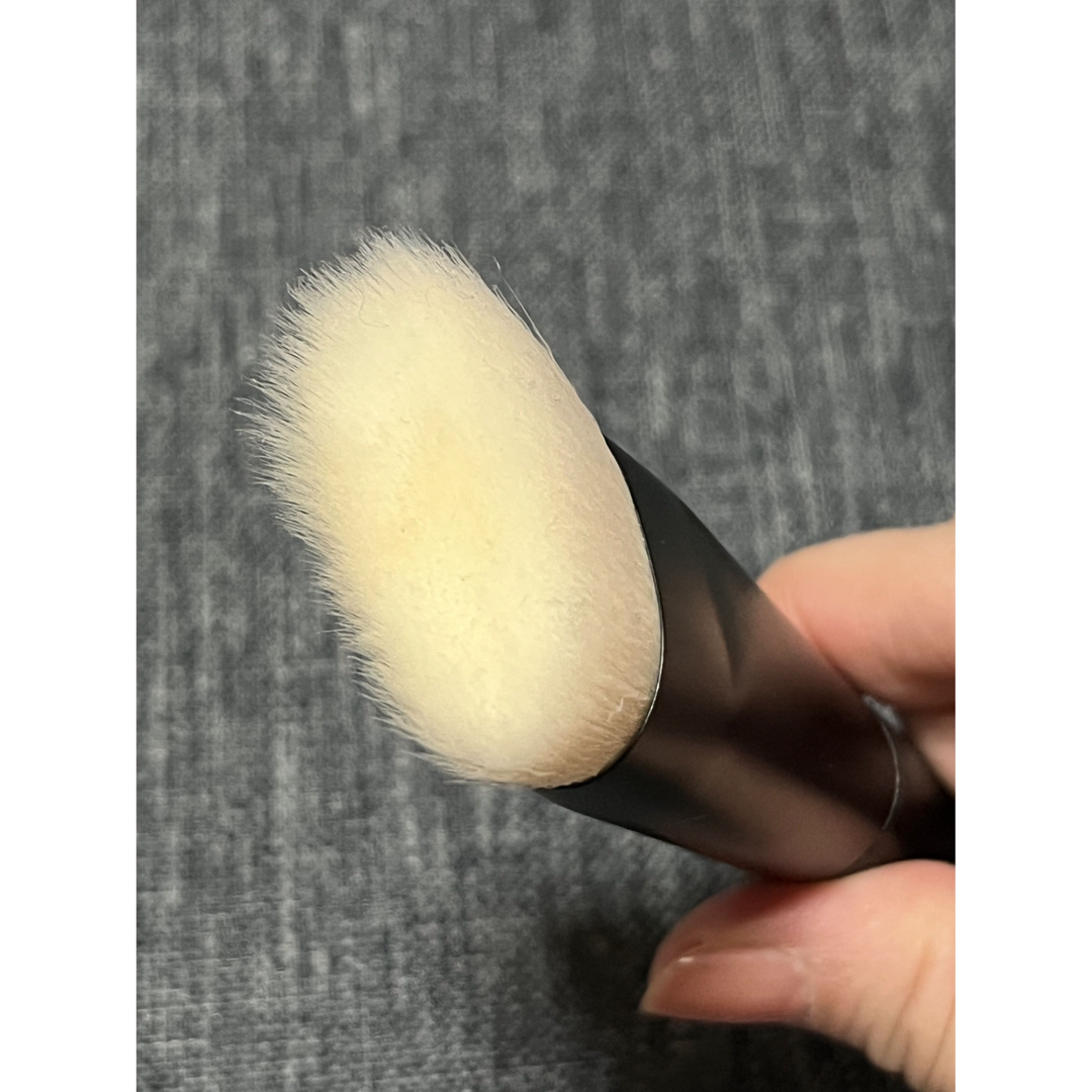 THREE(スリー)のTHREE ストラクチャードファンデーションブラシ コスメ/美容のメイク道具/ケアグッズ(チーク/フェイスブラシ)の商品写真