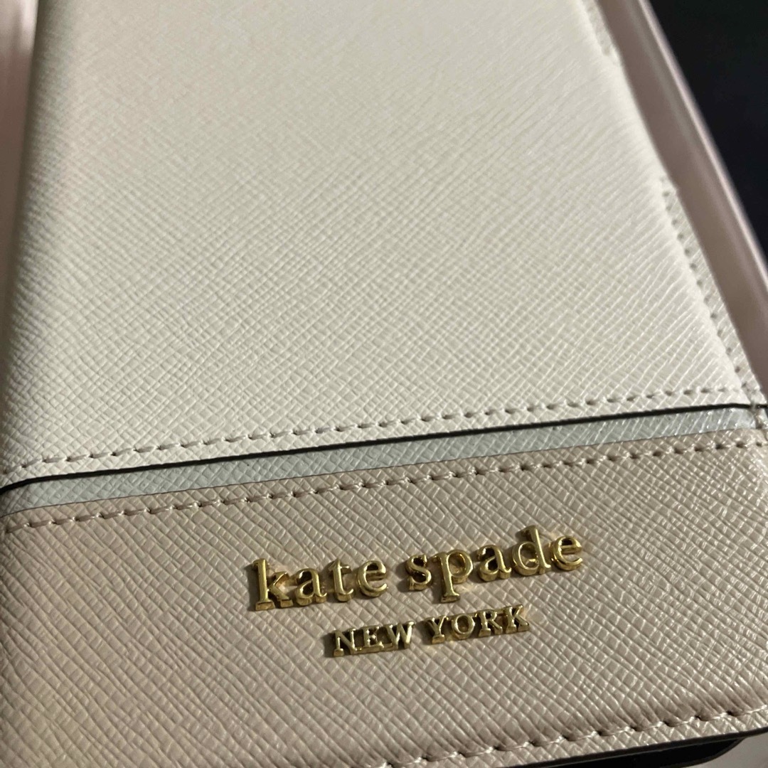 kate spade new york(ケイトスペードニューヨーク)の新品　最終価格　ケイトスペード　iPhone13  ピンク　手帳型　レザー スマホ/家電/カメラのスマホアクセサリー(iPhoneケース)の商品写真